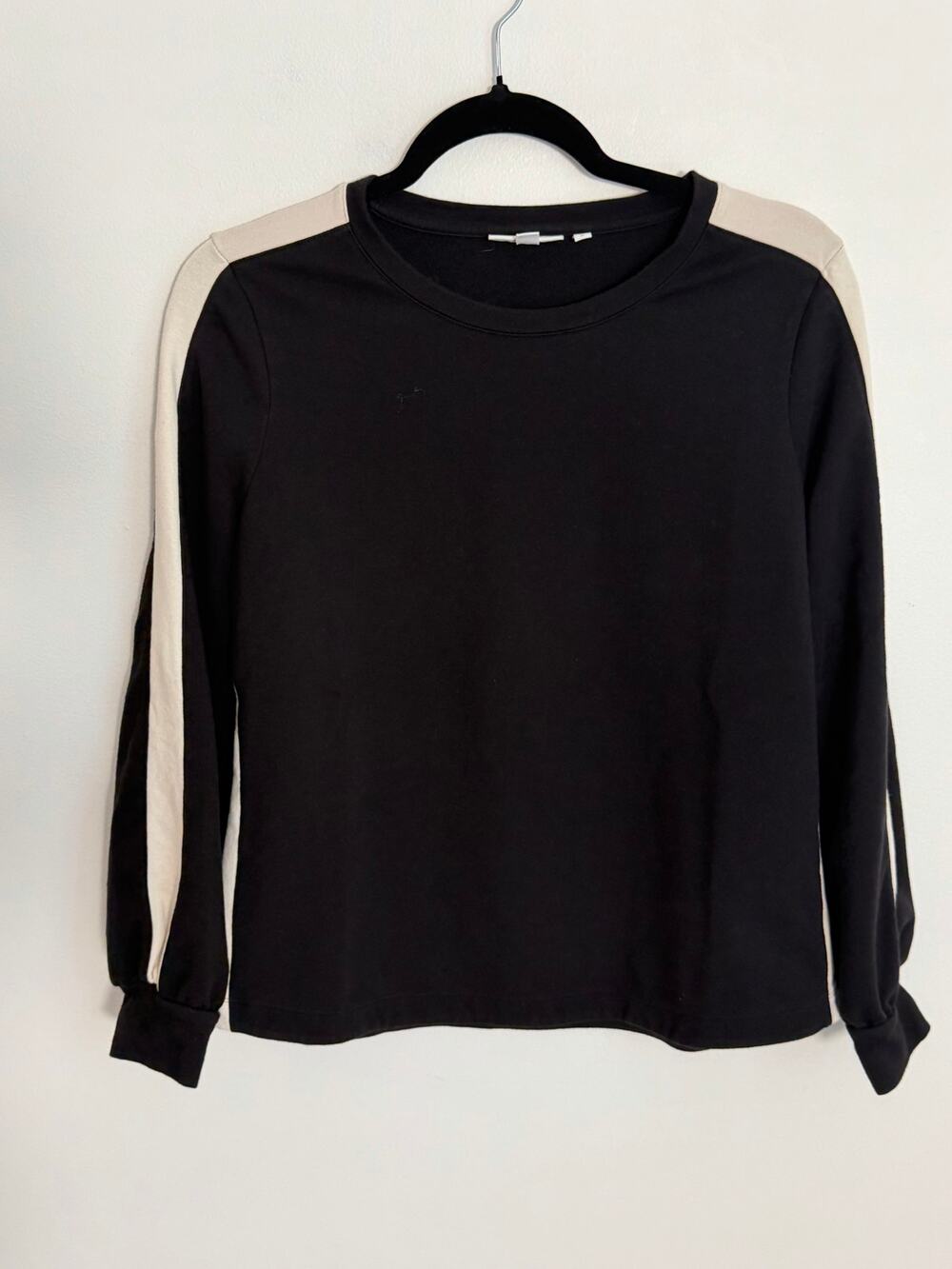 Chico's Zenergy‎ Black Long Sleeve striped arm size medium
